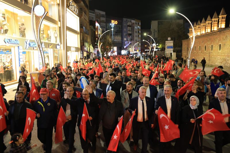 Gebze'de Cumhuriyet Bayramı Coşkusu Fener Alayı İle Sokaklara Taştı