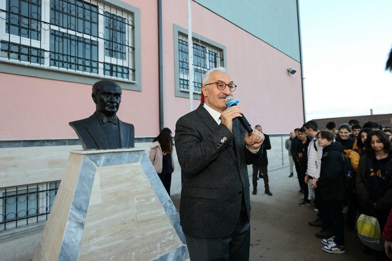 Kaymakam Mehmet Ali Özyiğit, Cumhuriyet Anadolu Lisesi’nde Bayrak Törenine Katıldı